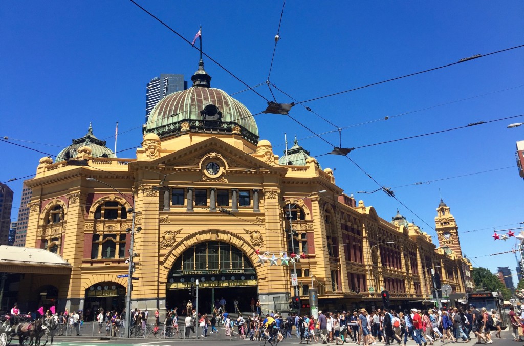 La gare, il y a beaucoup de "vieux" bâtiments à Melbourne