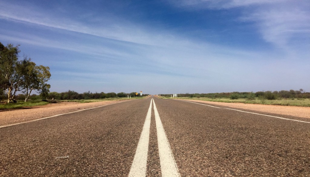 australie-road-alice-springs-to-uluru