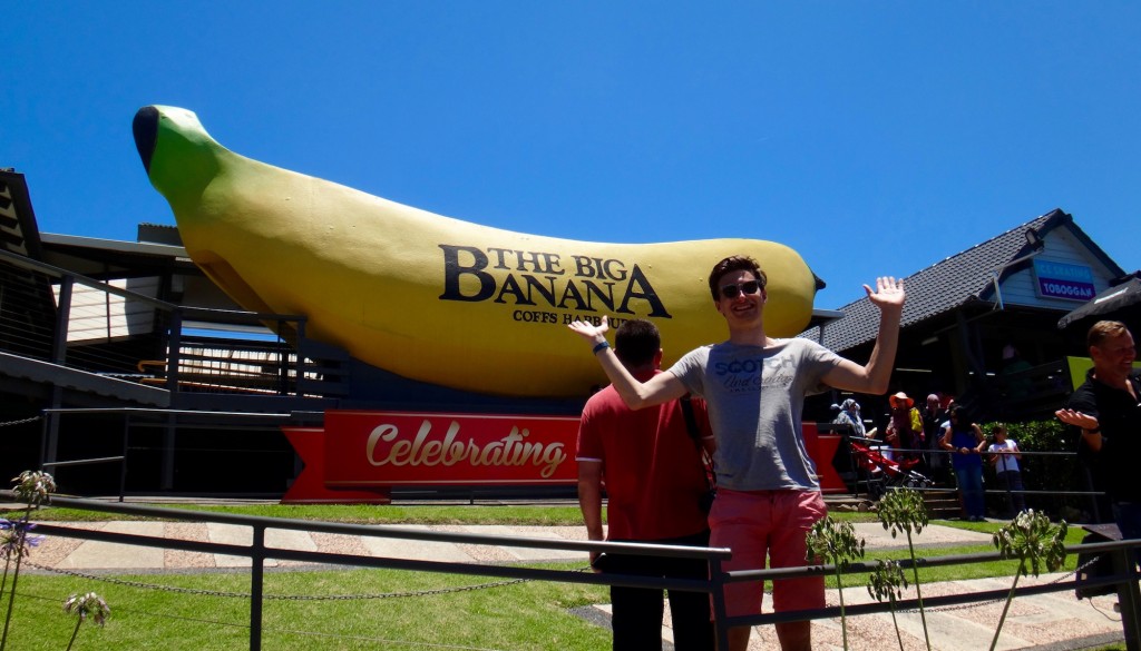 Au moment de prendre cette photo je disais que je n'allais pas lever les bras comme les autres gens pour faire croire que je portais cette banane